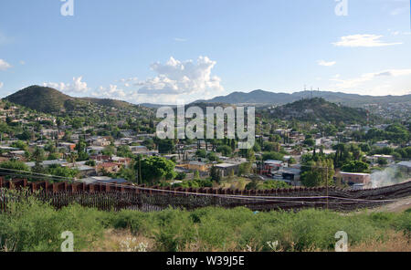 Recinzione di confine a est di nogales mexico Foto Stock
