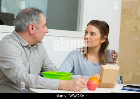 Ritratto di colleghi a pranzo Foto Stock