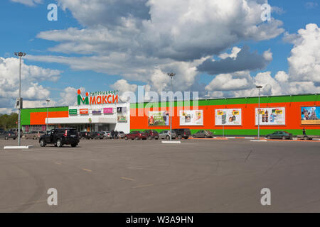 Vologda, Russia - Luglio 8, 2019: supermercato 'Maxi' su Dalnaya Street nella città di Vologda Foto Stock