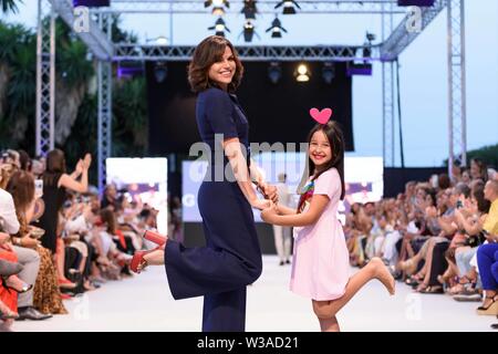 Malaga, Spagna. 14 Luglio, 2019. Global dono fashion show con Eva Longoria, Gary Dourdan di CSI, Lana Carrillo, Victorio e Luquino e Maria Bravo a Marbella, 14 luglio 2019 Credit: CORDON PREMERE/Alamy Live News Foto Stock