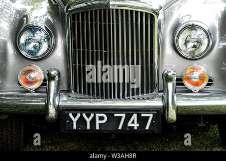 Argento Bentley S2 classic car 1962 al Oakamoor Hill Climb, 13 luglio 2019, Oakamoor, Staffordshire, Regno Unito Foto Stock