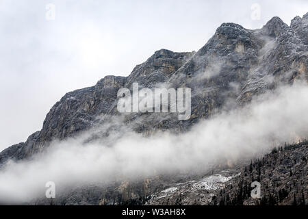 Le montagne vicino al Canmore Banff National Park, Canada. Foto Stock