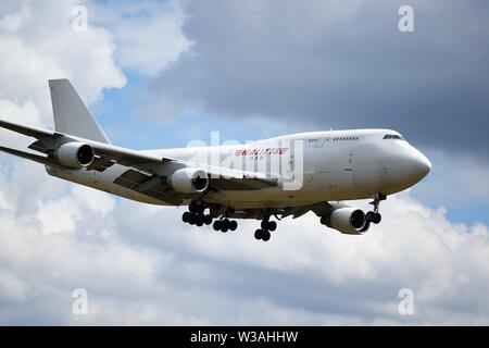 Un aria Kalitta Boeing 747 N707CK in atterraggio a RAF Lakenheath, Regno Unito Foto Stock