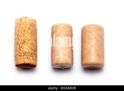 Vista superiore del legno e sughero cork vino isolato su sfondo bianco Foto Stock