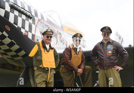 Re-enactors dagli Angeli sulla nostra ali, una seconda guerra mondiale rievocazione gruppo, durante il Flying Legends Air Show a IWM Duxford. Foto Stock