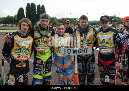 Loomer Rd, Newcastle und, UK. 13 Luglio, 2019. Stoke on Trent, 14 luglio Isle of Wight guerrieri (L-r) Connor King, Georgie legno, Danno orlo, Ciad Wirtzfeld, Ben Morley, durante il Campionato Nazionale 4 Team del campionato a Stoke Speedway Stadium, Loomer Rd, Newcastle Under Lyne sabato 13 luglio 2019. (Credit: Ian Charles | MI News) Credito: MI News & Sport /Alamy Live News Foto Stock