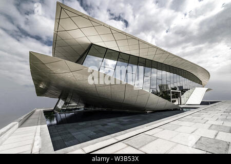 Museo dell'Unione, Etihad, Dubai, Regno emirato Arabo - Gen4, 2018: bianco di neve, Padiglione della Etihad Museo su Jumeirah Street Foto Stock