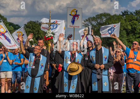 Arrivo dei pellegrini al santuario di Jasna Gora durante la celebrazione dell Assunzione di Maria in agosto, Czestochowa, Polonia 2018. Foto Stock