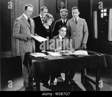 D.W.Griffith Mary Pickford Charlie Chaplin e Douglas Fairbanks Sr fondatori della United Artists film company firmano il contratto 17 aprile 1919 Foto Stock