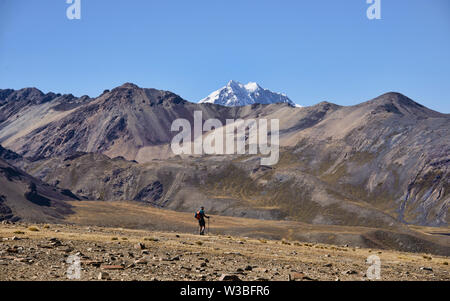 Guardando a Huayna Potosi sulla Cordillera Real traversa, Bolivia Foto Stock
