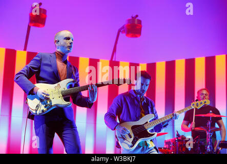 Irlanda del Nord banda porta due cinema Club suona dal vivo durante il Mallorca live festival di Magaluf, Calvia nell'isola spagnola Foto Stock