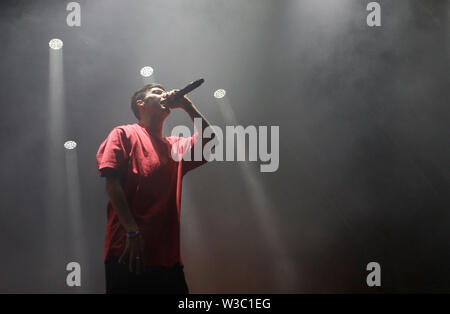 Ayax y Prok fratelli rap cantanti esibirsi dal vivo durante il loro show in Mallorca Live Festival 2019 Foto Stock