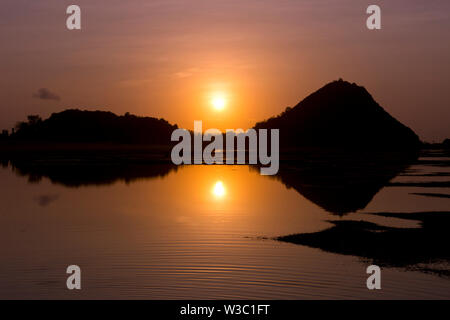 Tramonto a Kuta Beach, Pantai Kuta, Lombok, Indonesia Foto Stock