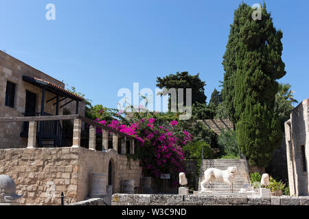 Rodi città vecchia - Museo Archeologico esterno, in passato ospedale dei Cavalieri di San Giovanni. Isole dodecanesi, Grecia Foto Stock