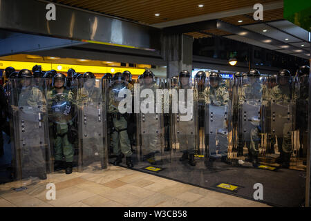 Shatin, Hong Kong - 14 Luglio 2019: Protesta a Hong Kong contro la legge in materia di estradizione che trasformino in conflitto di polizia. Foto Stock