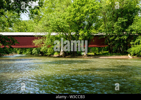 Martins Mill ponte coperto, Weaver Road, Antrim Township, Pennsylvania Foto Stock