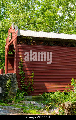 Martins Mill ponte coperto, Weaver Road, Antrim Township, Pennsylvania Foto Stock