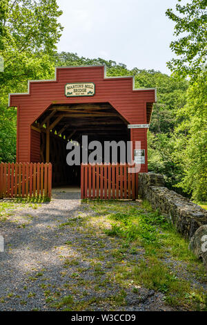 Martins Mill ponte coperto, Weaver Road, Antrim Township, Pennsylvania Foto Stock