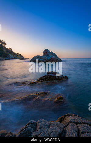 Cala dels frares, piccola spiaggia sulla Costa Brava. Foto Stock