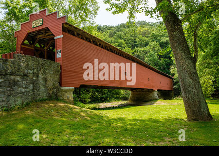 Martins Mill ponte coperto, Weaver Road, Antrim Township, Pennsylvania Foto Stock