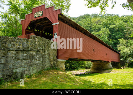 Martins Mill ponte coperto, Weaver Road, Antrim Township, Pennsylvania Foto Stock