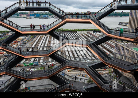 New York, Stati Uniti d'America - 21 Giugno 2019: la nave presso i cantieri di Hudson si trova su Manhattan's West Side - Immagine Foto Stock