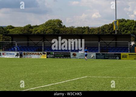 Penybont di apportare miglioramenti al Parco Bryntirion terreno davanti a loro stagione di debutto nella Welsh Premier League. Foto Stock