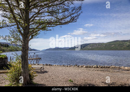 Loch Ness visto da Dores, Highland, Scotland, Regno Unito Foto Stock