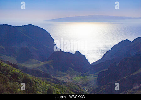 Vista delle montagne vulcaniche di Tenerife vicino masca valley, Spagna Foto Stock