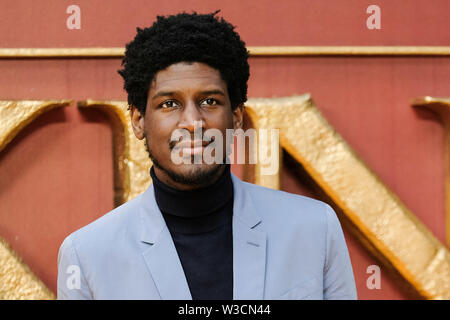 Londra, Regno Unito. Il 14 luglio 2019. Labrinth pone sul tappeto giallo a premiere europeo di Disneys 'Il Re Leone' domenica 14 luglio 2019 a LUXE Odeon Leicester Square, Londra. Labrinth, Timothy Lee McKenzie. Foto di Julie Edwards. Credito: Julie Edwards/Alamy Live News Foto Stock