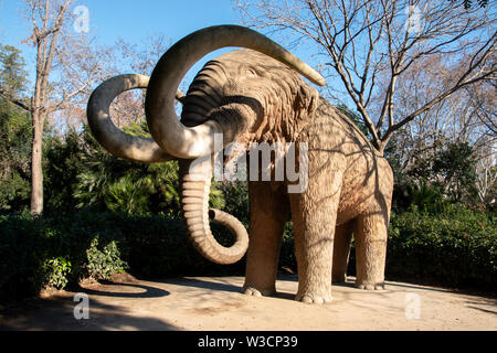 Una statua di un mammut lanosi in Barcellona, Spagna Foto Stock