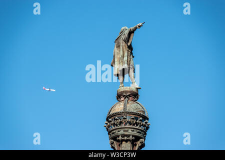 Mirador de Colom, una statua dedicata a Cristoforo Colombo con un getto di passeggeri battenti da Foto Stock