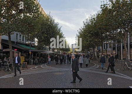 Il fressgass sistemazione di strada dello shopping nel centro città di Francoforte am Main Germania Foto Stock