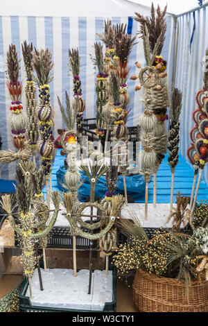 Palm tradizionali mazzi di fiori annuali di artigianato tradizionale fiera - Kaziuko Foto Stock
