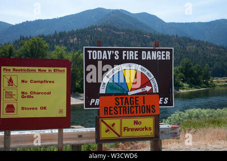 Pericolo di incendio della lettura del segno "estrema", Montana, USA Foto Stock