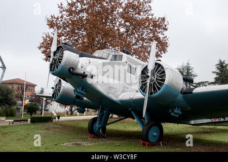 Un Junkers Ju 52, un tedesco trimotor aerei fabbricati dal 1931 al 1952 e utilizzato principalmente come un vettore passeggero, truppa e trasporto merci. Foto Stock