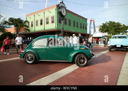 Auto classica crociera sul sabato notte a Old Town kissimmee florida stati uniti d'America Foto Stock