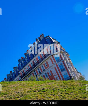 L'affondamento house situato nel quartiere Montmartre di Parigi, Francia. Foto Stock