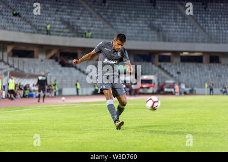 CLUJ NAPOCA, ROMANIA - Luglio 12, 2019: FC Universitatea Cluj giocare un amichevole partita di calcio contro PAOK Salonicco club di calcio dalla Grecia in sono Foto Stock