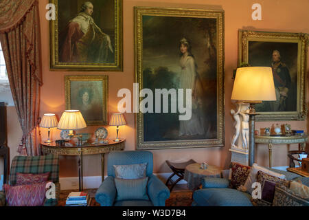 Storico stanza vivente, salon, Cawdor Castle, Scotland, Regno Unito Foto Stock