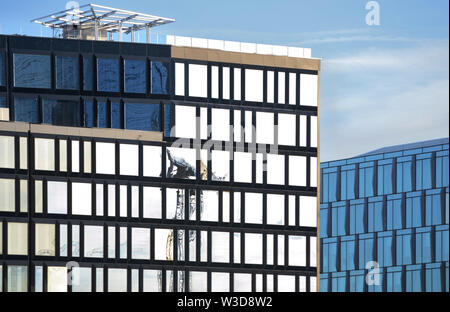 Una vista di alcuni edifici in costruzione del Centro Direzionale di quartiere, nei pressi di Porta Nuova, in Milano, Italia Foto Stock