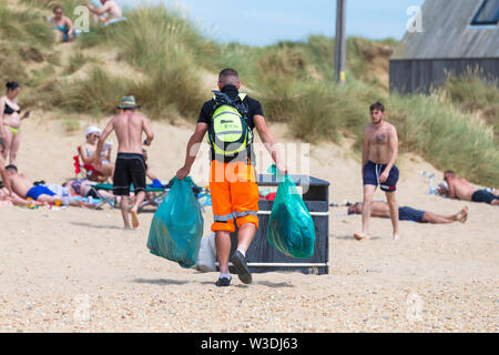 Pulitore di spiaggia, Camber Sands, east sussex, Regno Unito Foto Stock