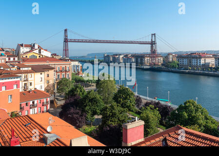 Ponte sospeso di Bizkaia dal Campo de la Iglesia lookout point, Portugalete, Paesi Baschi Foto Stock