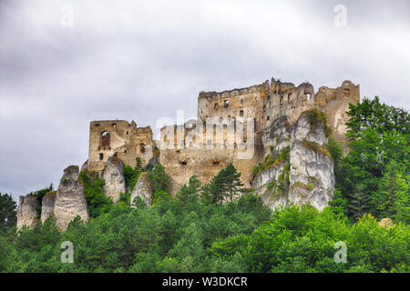 La Slovacchia vecchio castello - Lietava Foto Stock