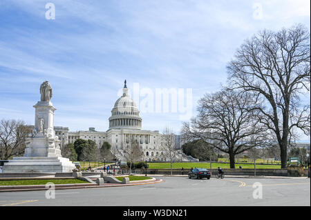 Stati Uniti Campidoglio e Capitol Hill visto dal National Mall. Il Campidoglio è la sede del Congresso degli Stati Uniti. Foto Stock