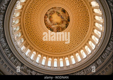 Interno della cupola in United States Capitol. Il Campidoglio cupola fu completata nel 1866. Foto Stock