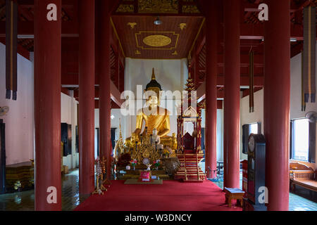 L'altare principale al Wat Jet Lin in Chiang Mai, Thailandia. Foto Stock