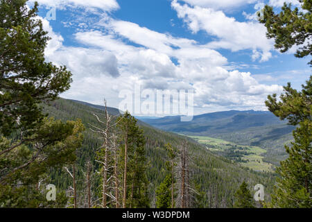 Vista del Parco Nazionale delle Montagne Rocciose dalla montagna Jackstraw, Colorado, STATI UNITI D'AMERICA Foto Stock