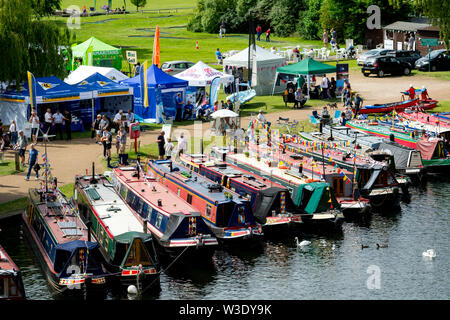 Narrowboats legata sul fiume Avon al 2019 Stratford-upon-Avon River Festival, REGNO UNITO Foto Stock