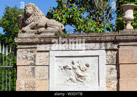 Giardino pubblico , Parc del Laberint Horta, labirinto, Barcellona, in Catalogna, Spagna. Foto Stock